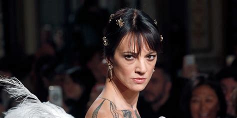 Asia Argento foto: nuda, senza veli con un corpo perfetto